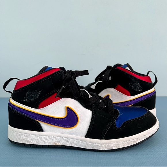 jordan mid lakers top 3